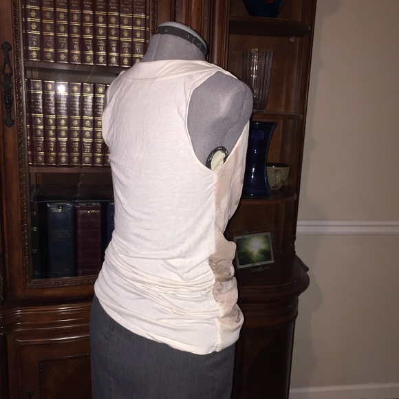 Jennifer Lopez Sleeveless Top - Picture 3 of 4